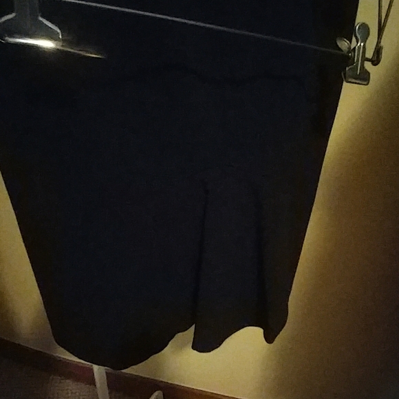 Classic black pencil skirt - Picture 2 of 2